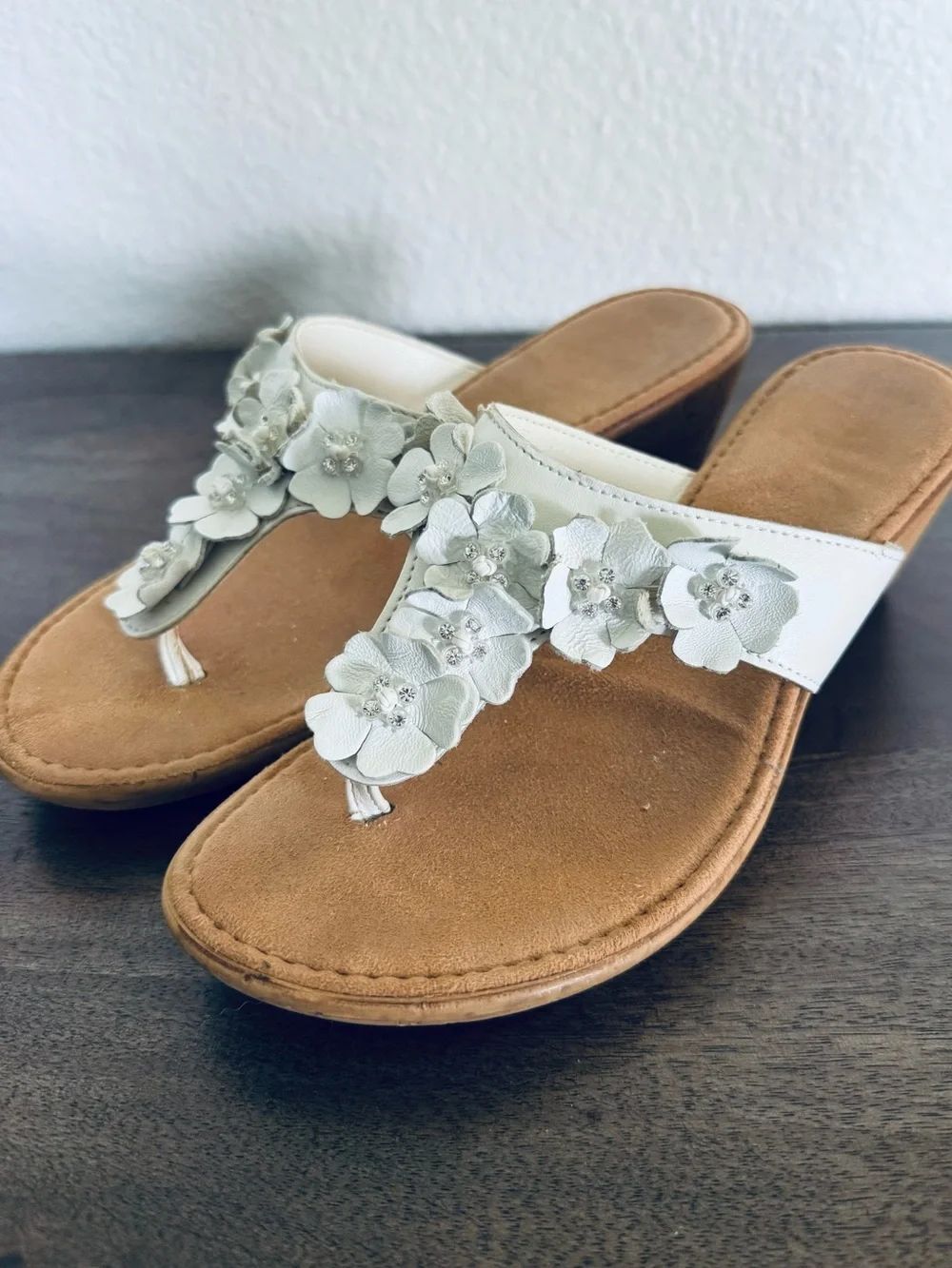 Italian Shoemakers White Leather Floral Crystal Wedge Heel Sandals 7